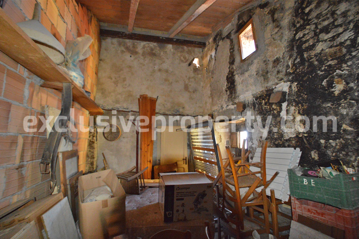 Stone house to be completed with terrace and large cellars for sale in Abruzzo