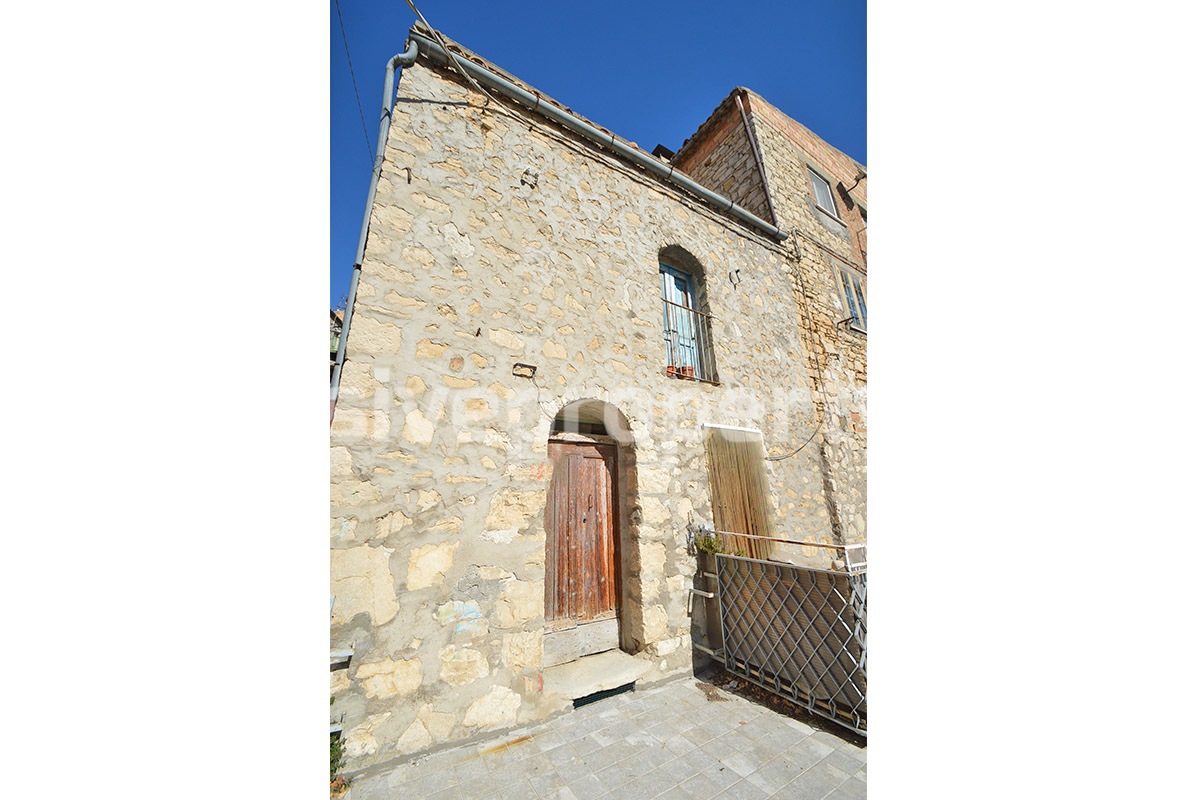 Ancient stone house to be completely restored for sale in Liscia Abruzzo 2
