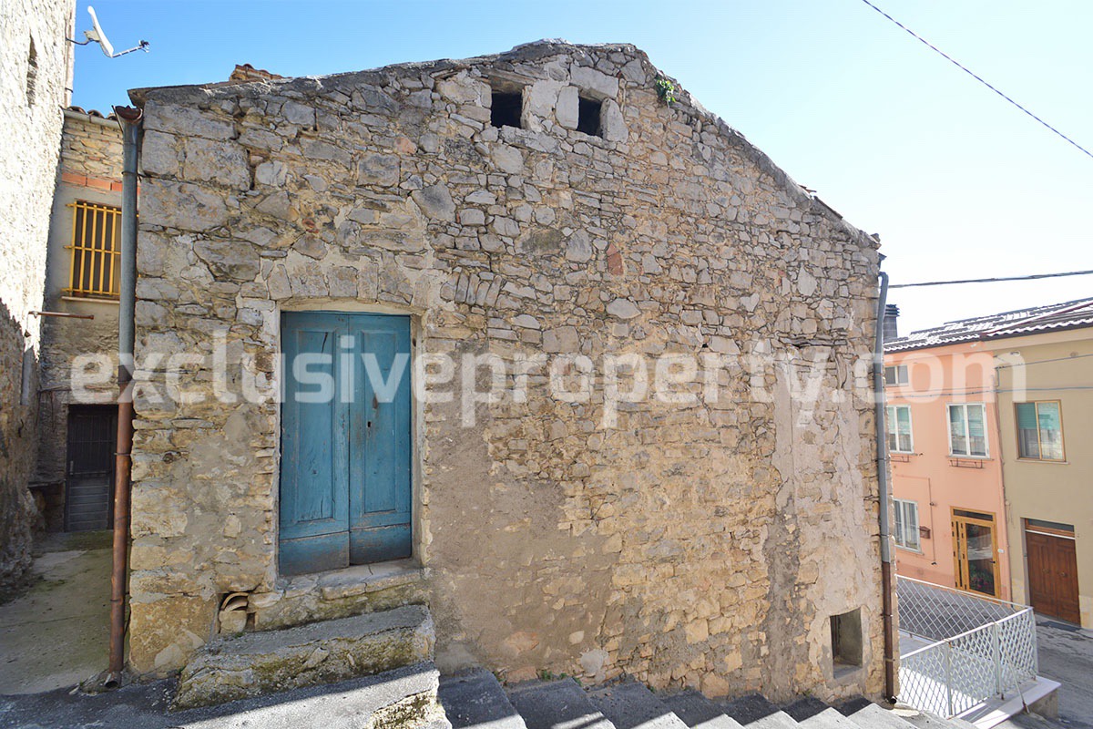 Ancient stone house to be completely restored for sale in Liscia Abruzzo 4