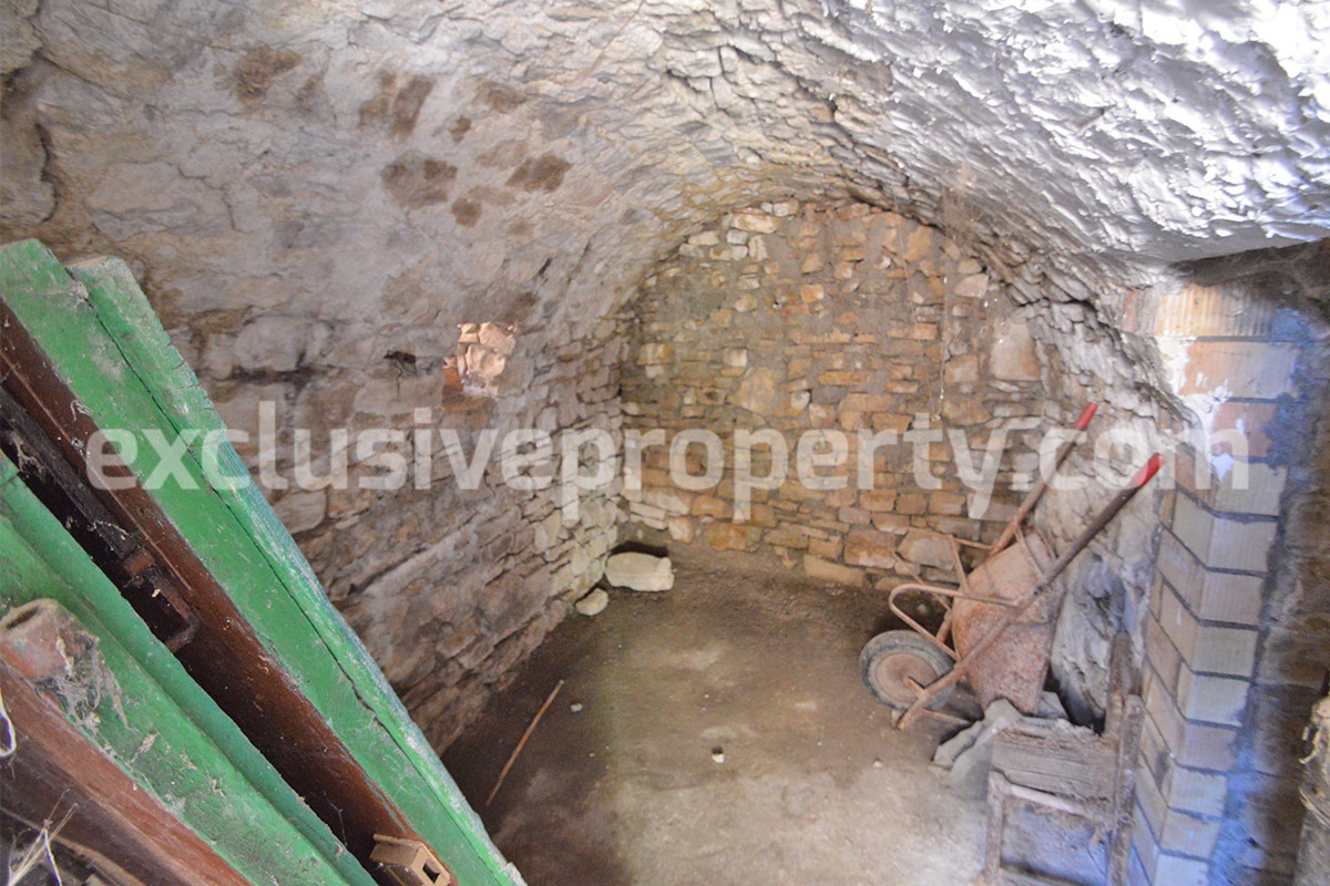 Ancient stone house to be completely restored for sale in Liscia Abruzzo 6