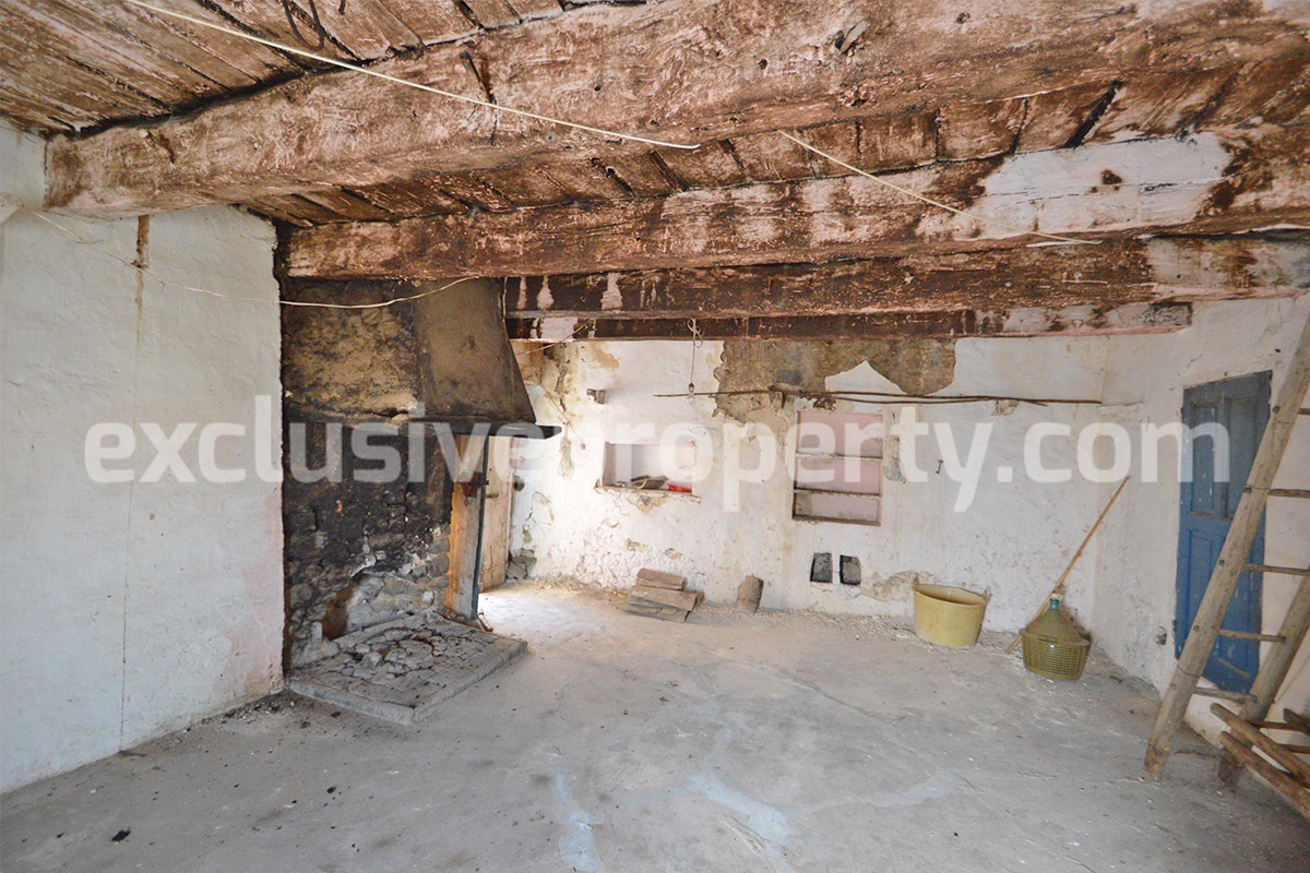 Ancient stone house to be completely restored for sale in Liscia Abruzzo 8