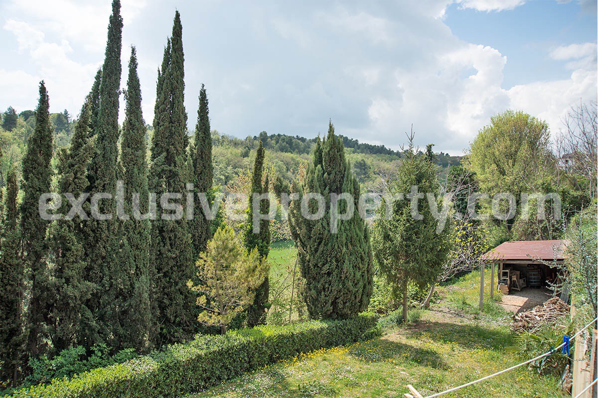 House with garages and land for sale in the Province of Ascoli Piceno in the Marche 4