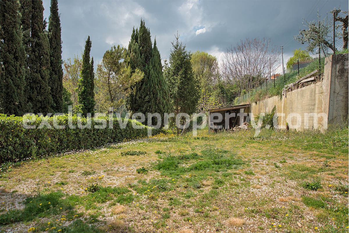 House with garages and land for sale in the Province of Ascoli Piceno in the Marche 5