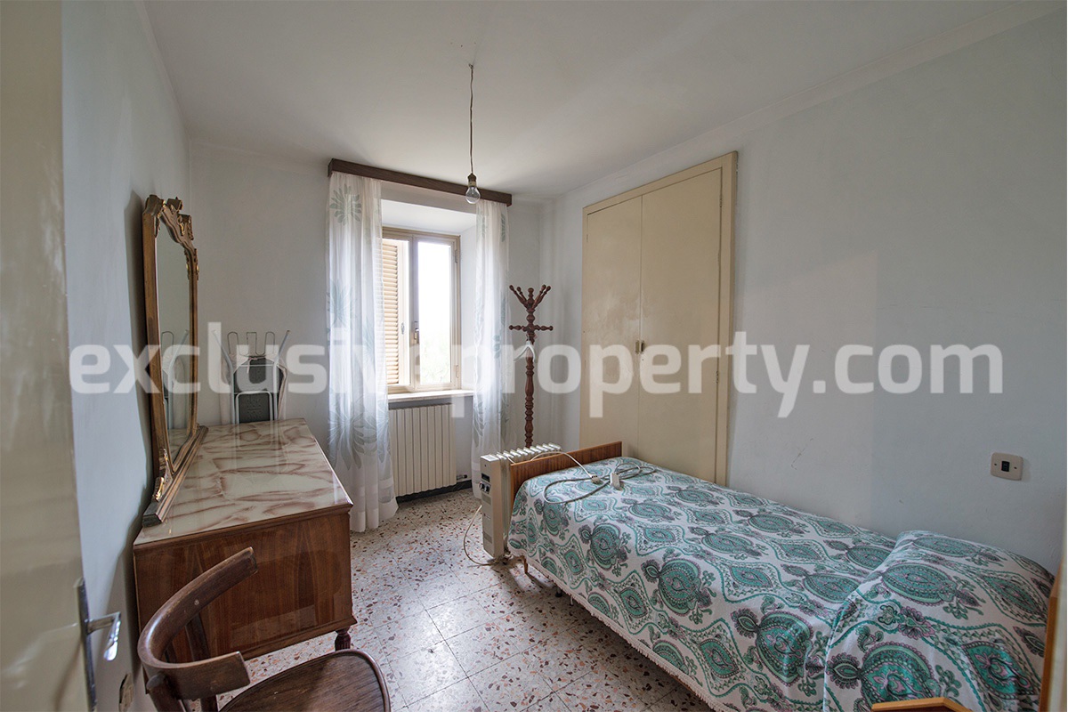 House with garages and land for sale in the Province of Ascoli Piceno in the Marche 12