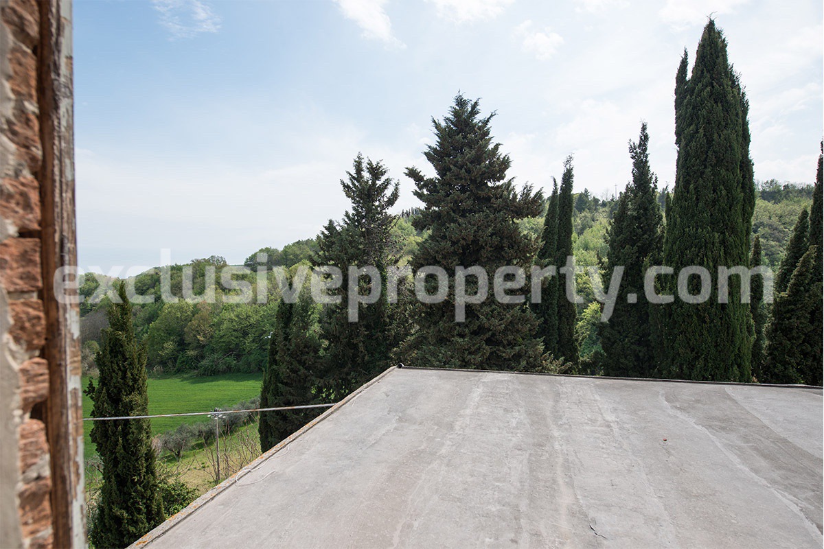 House with garages and land for sale in the Province of Ascoli Piceno in the Marche 17