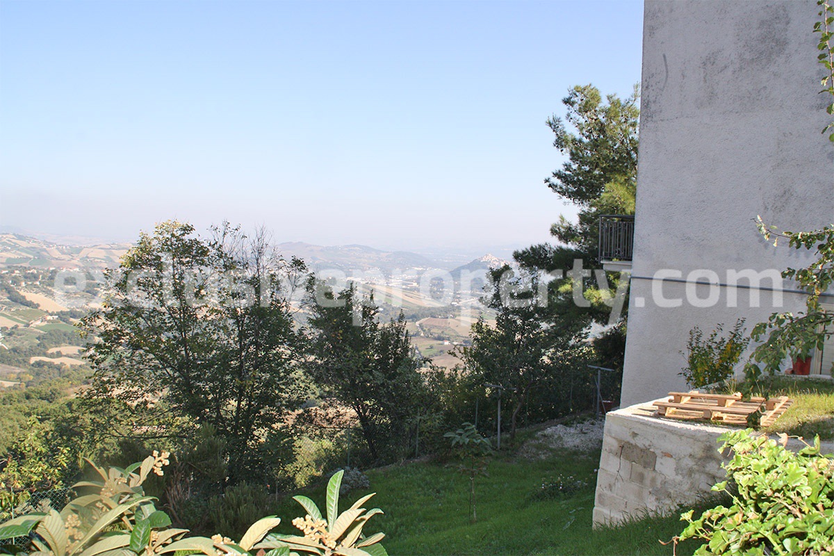Habitable house with garden for sale near National Park in Abruzzo
