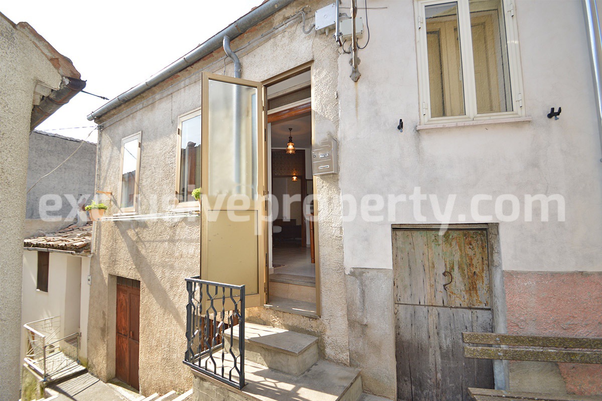 Habitable tiny house for sale in Abruzzo town few km from the sea