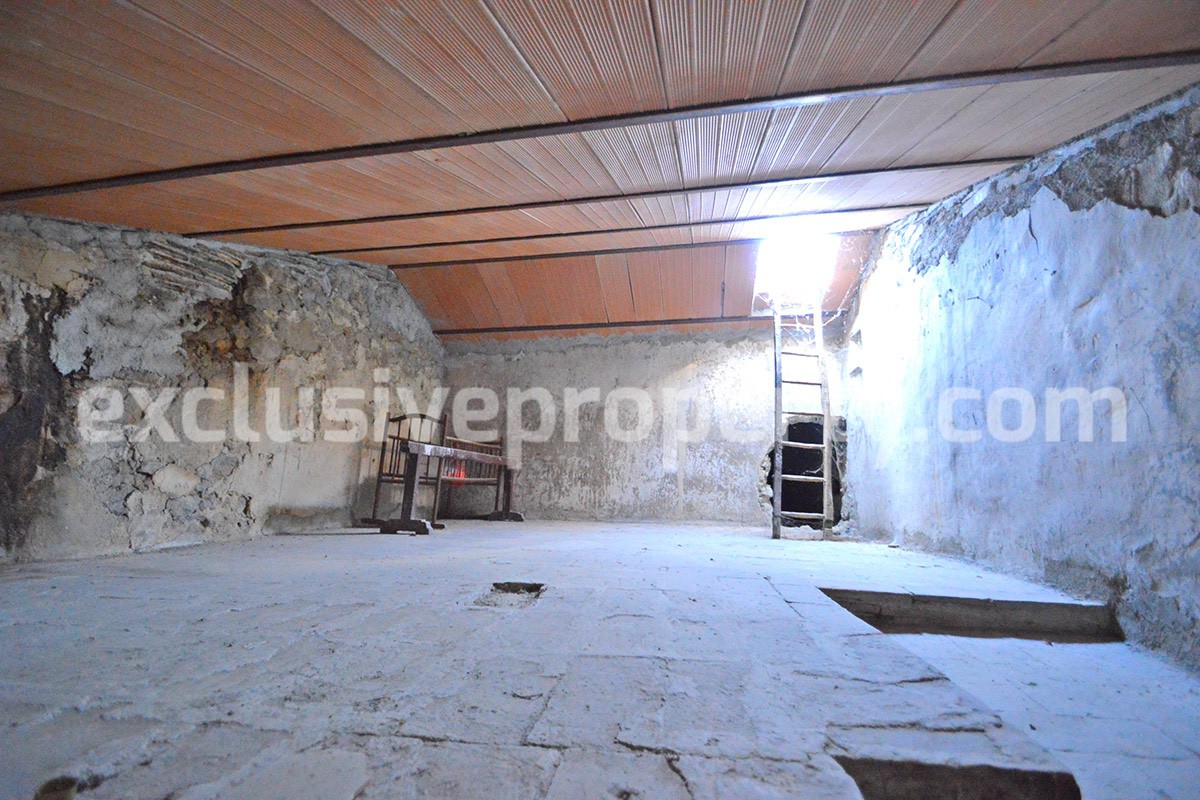Large habitable house with hills view for sale in Abruzzo