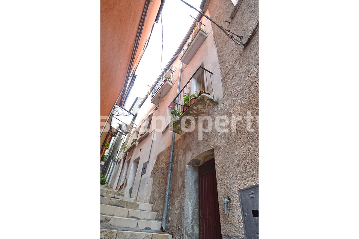 Habitable town house with garage and land for sale in Abruzzo not far from the sea