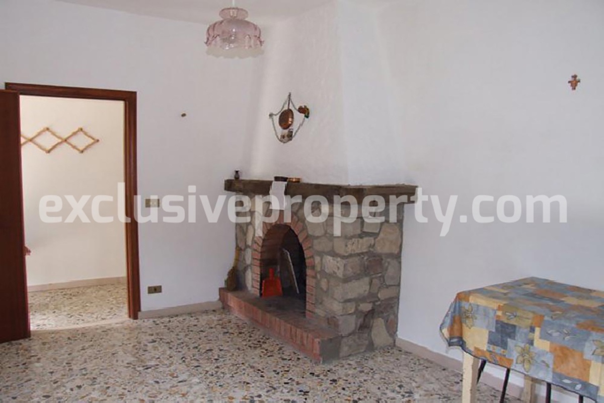 Country house for sale with land in Furci Abruzzo