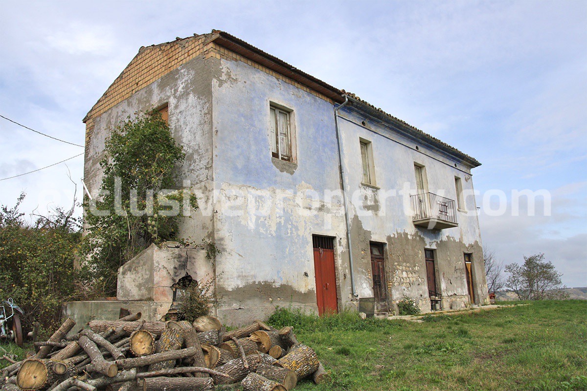 Character spacious country house for sale in Gissi - Abruzzo