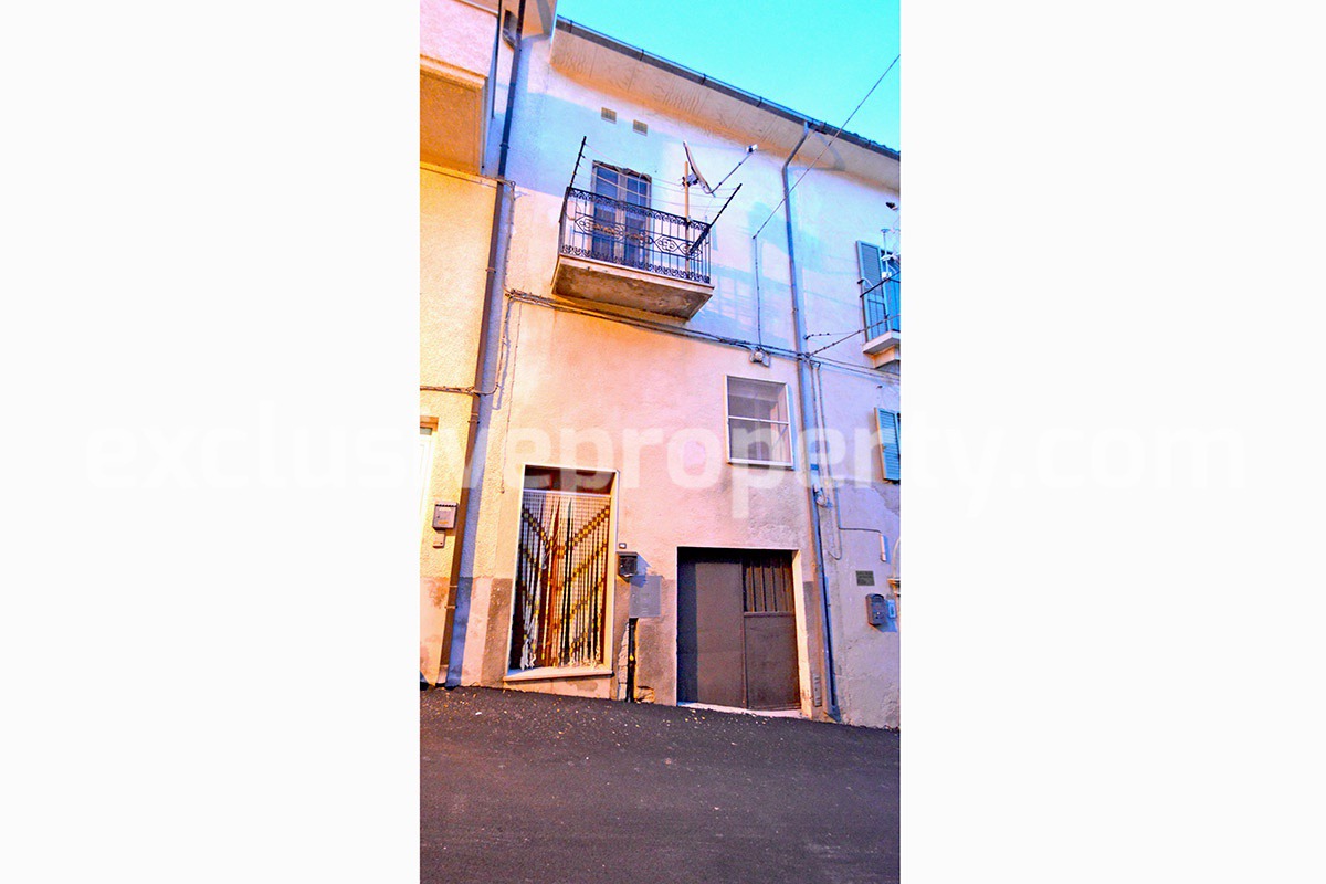 Town house with garden for sale in the Abruzzo Region - Italy 1