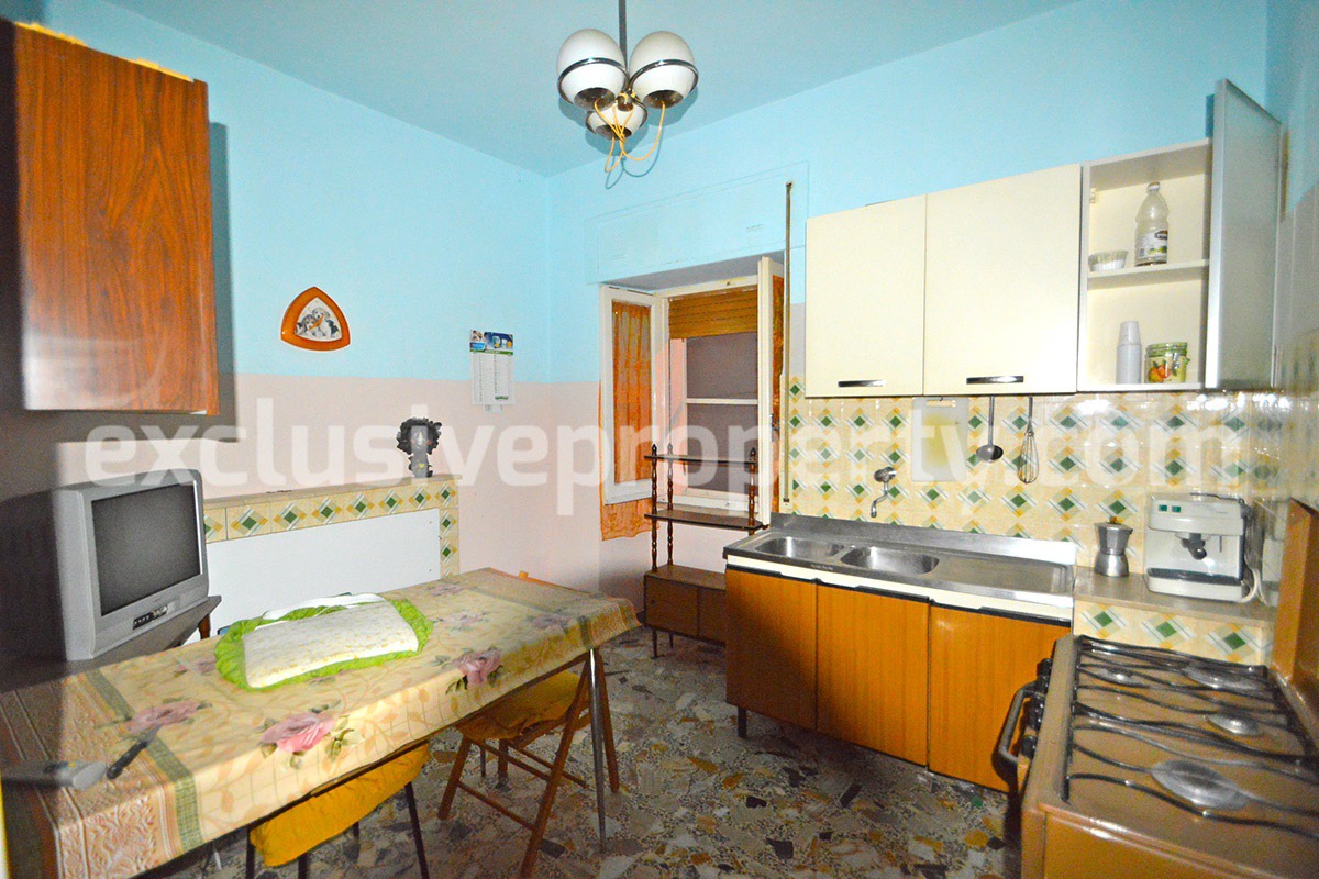 Town house with garden for sale in the Abruzzo Region - Italy 3
