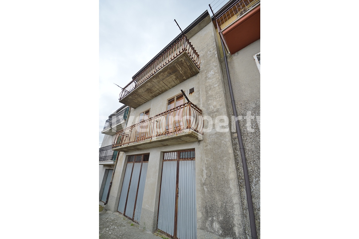 Habitable village house in good condition for sale in Abruzzo