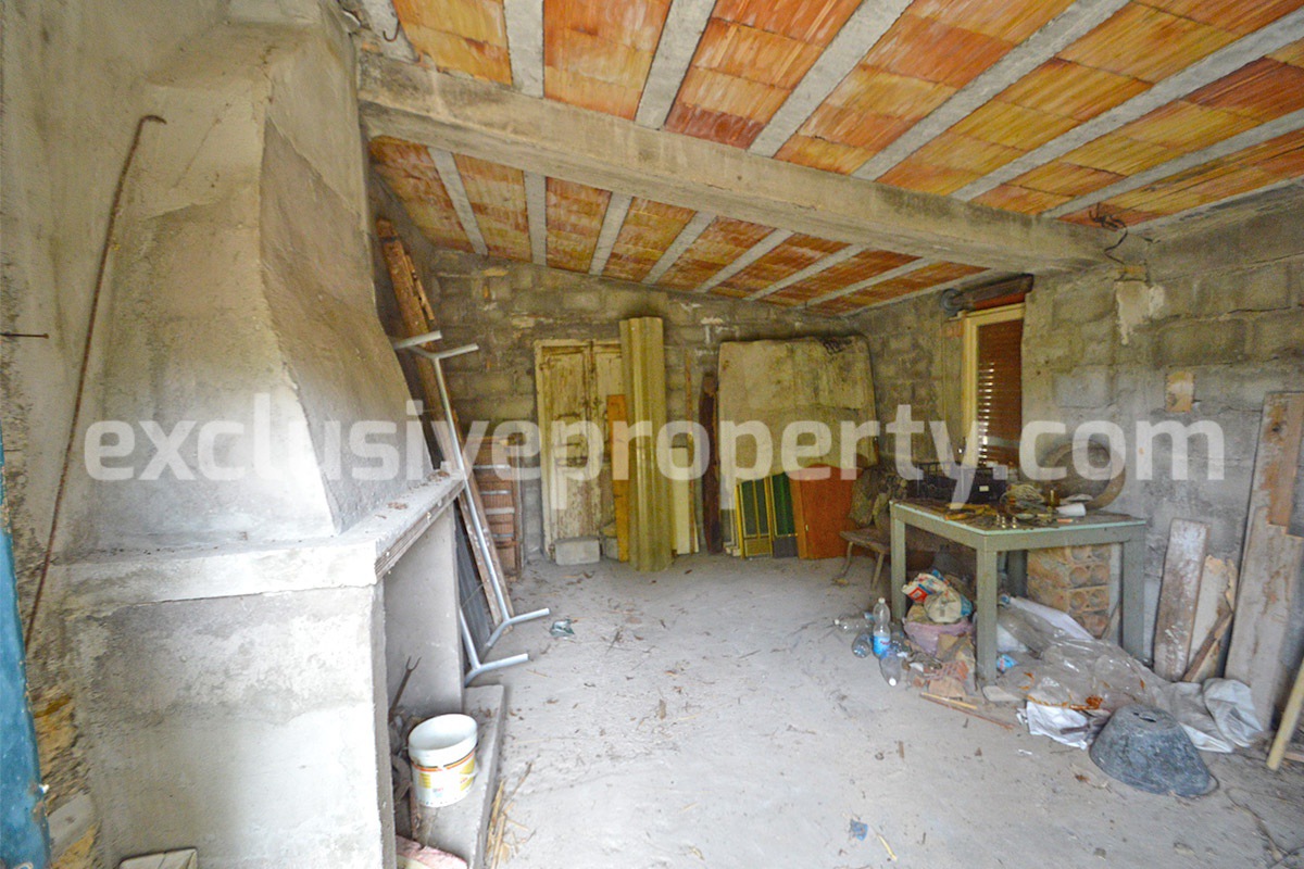 Stone country house with land for sale in Abruzzo 4