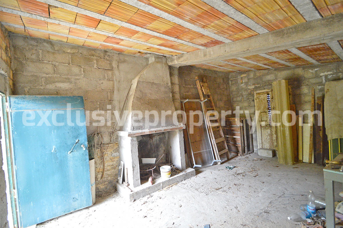 Stone country house with land for sale in Abruzzo 5