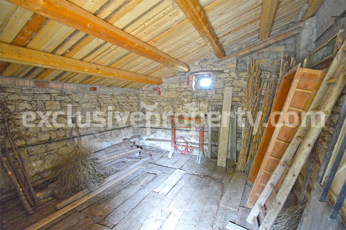 Stone country house with land for sale in Abruzzo 6