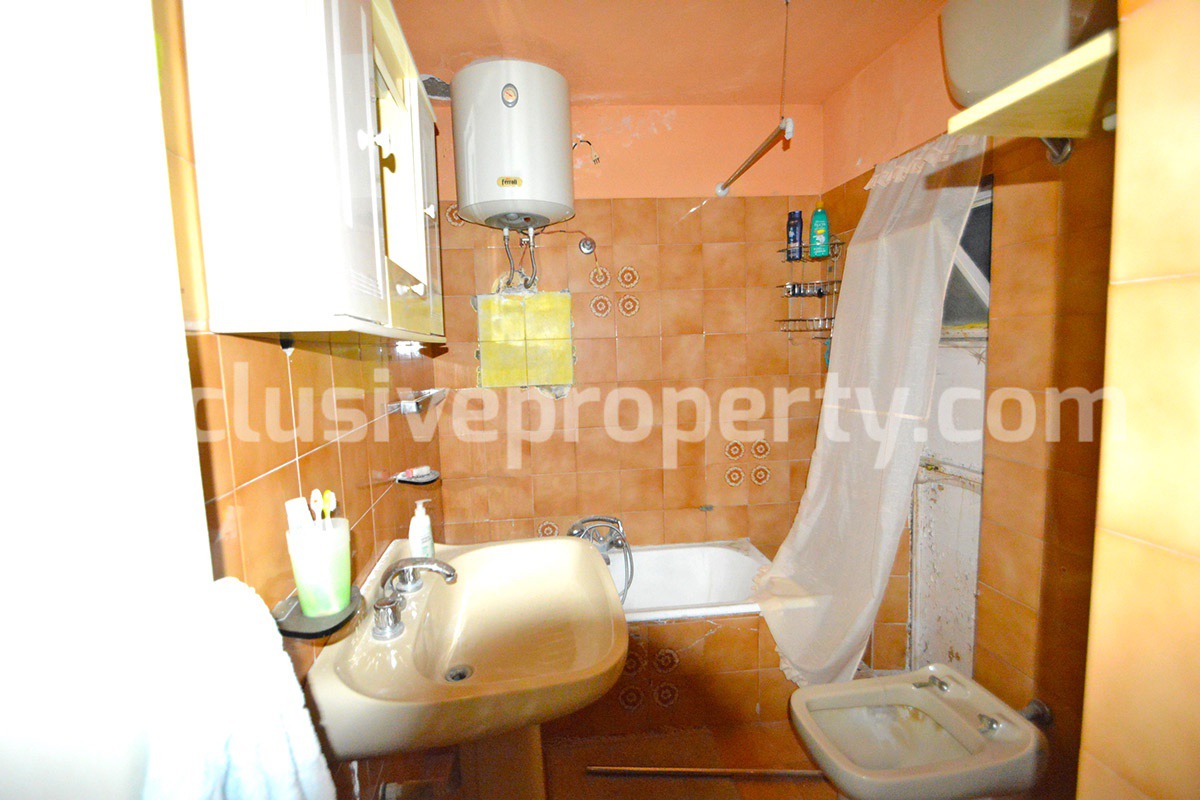 Town house with garden for sale in the Abruzzo Region - Italy 10