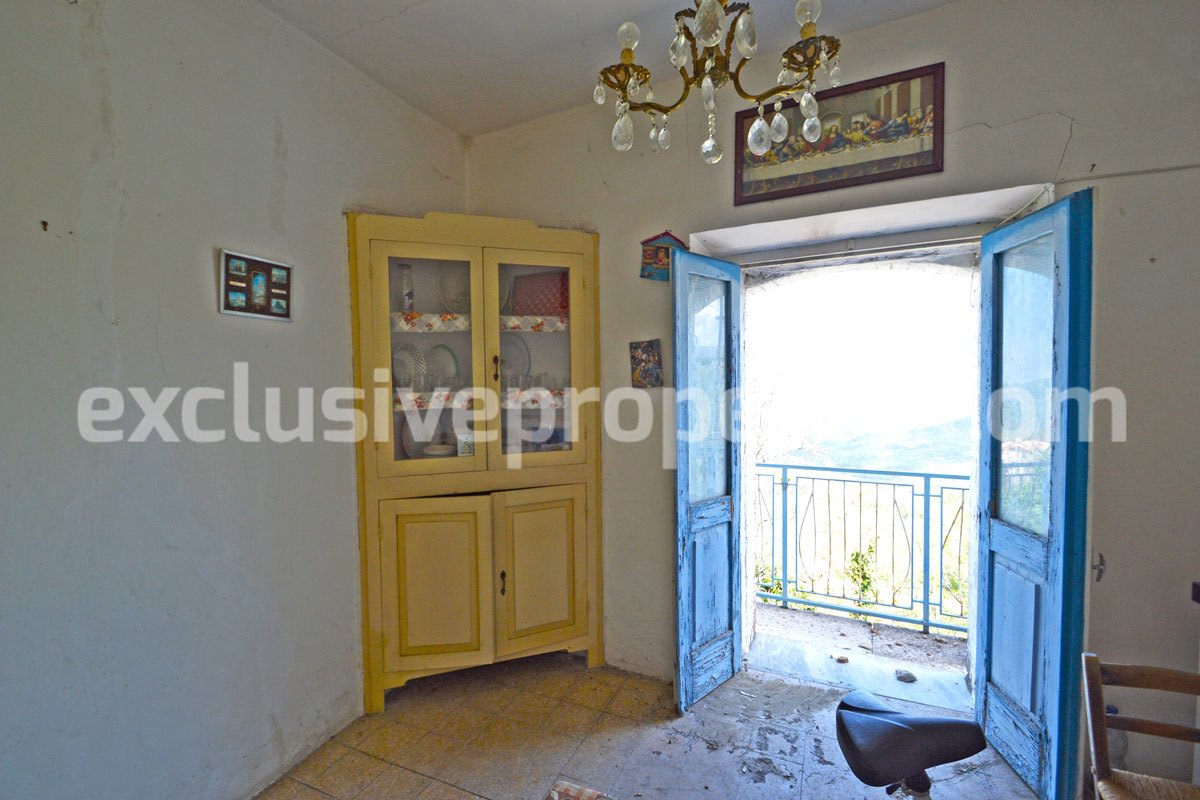 Ancient house in the medieval village with view of the hills of Abruzzo