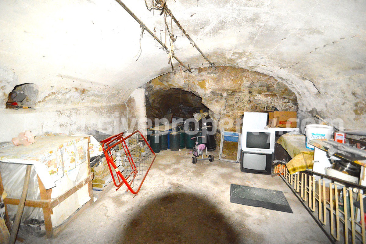 Town house with garden for sale in the Abruzzo Region - Italy 15