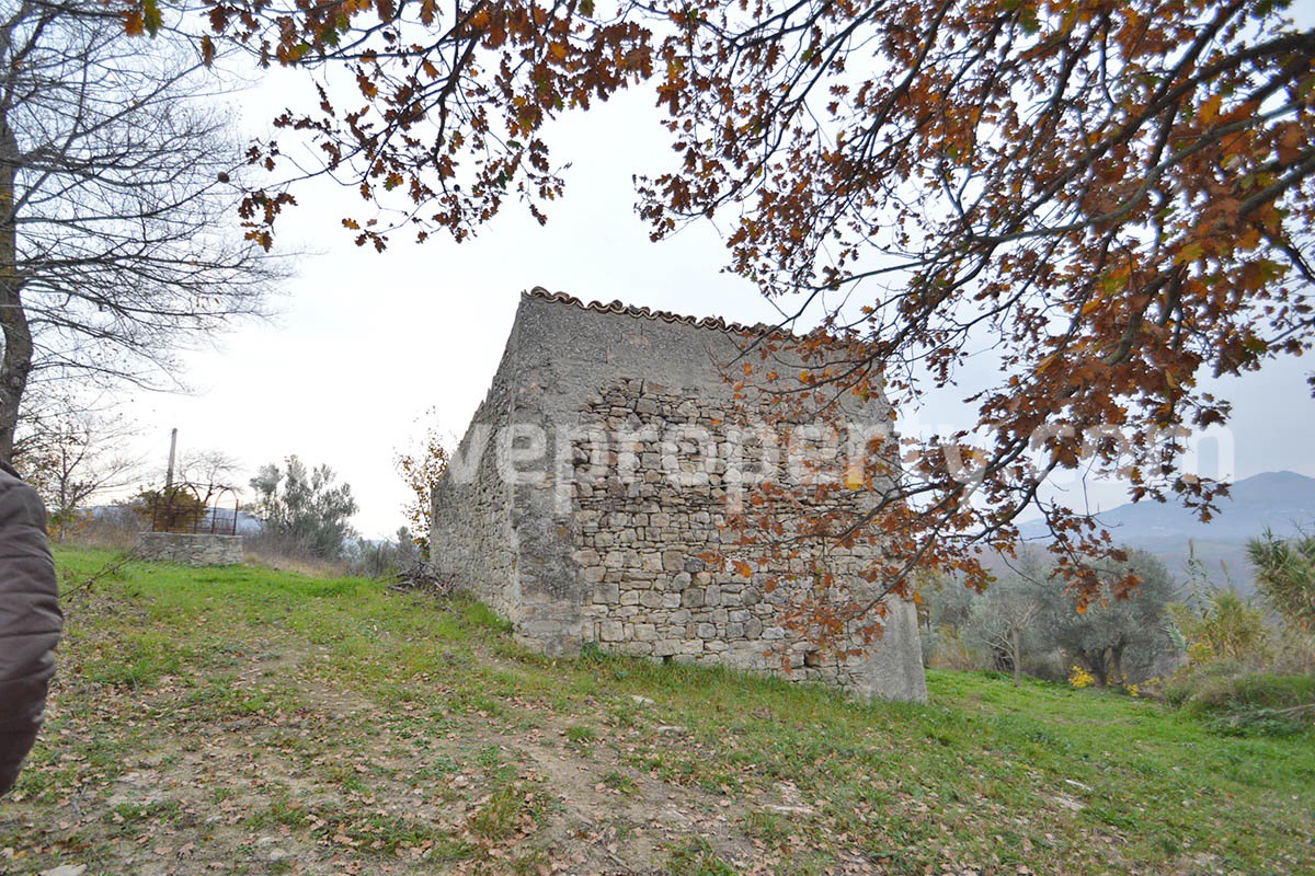 Stone house with well and land for sale in Abruzzo