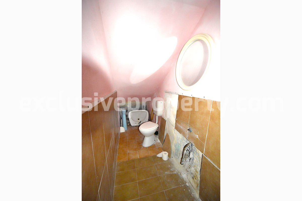 Town house with garden for sale in the Abruzzo Region - Italy 11