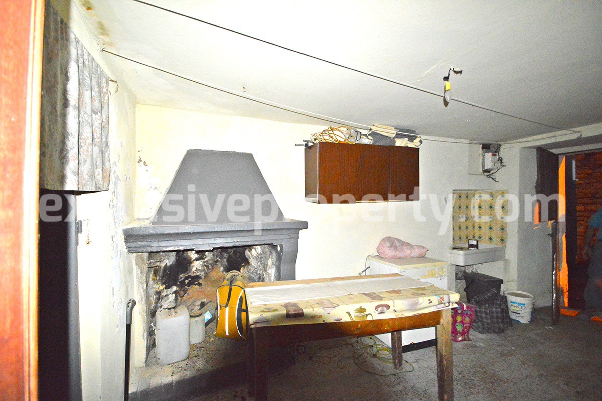 Town house with garden for sale in the Abruzzo Region - Italy 12