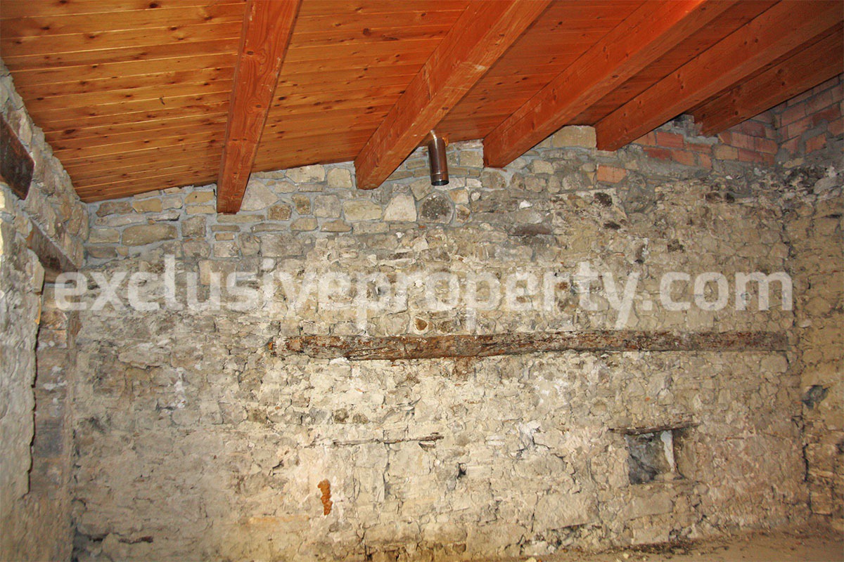 Stone house with new roof to complete for sale in Abruzzo