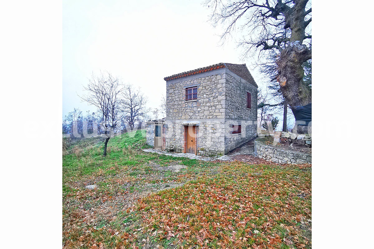 Stand alone stone house with land for sale in Abruzzo 1