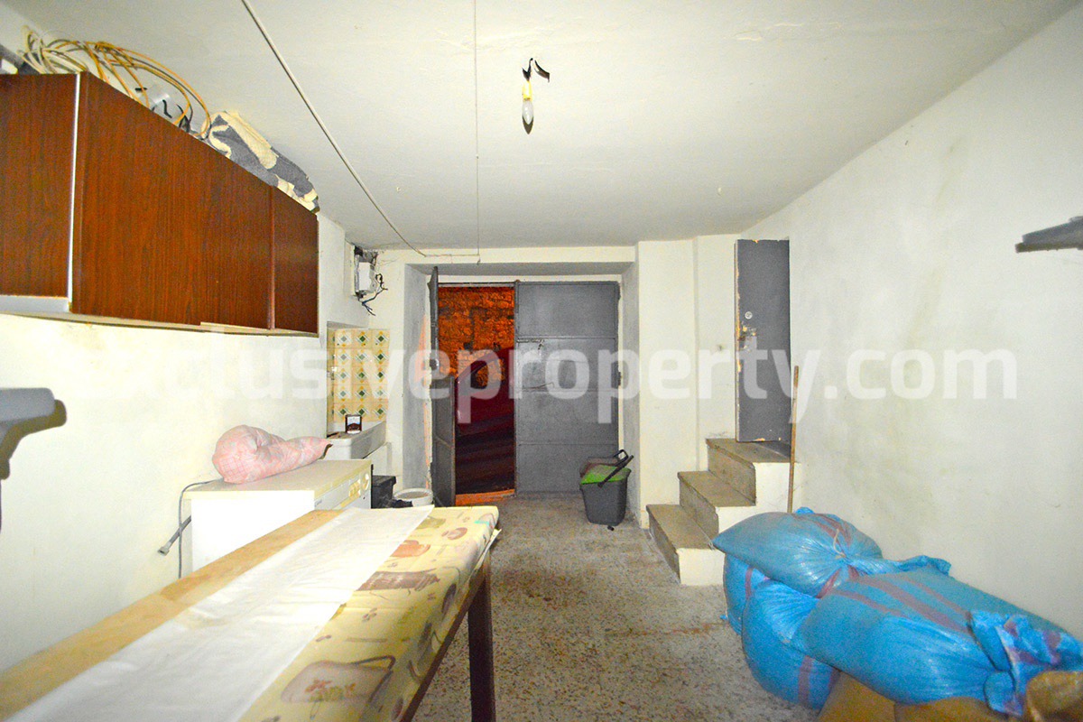 Town house with garden for sale in the Abruzzo Region - Italy 14