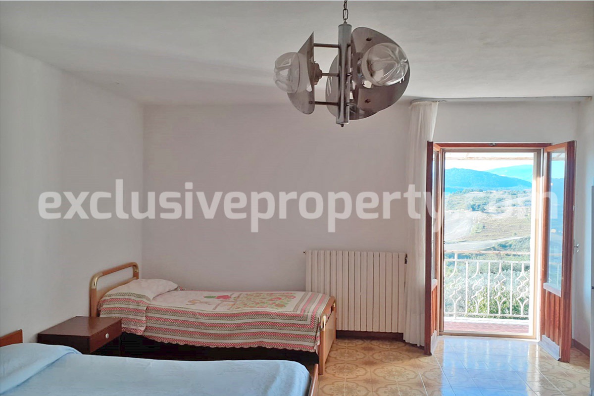 Habitable village house with garden for sale in Abruzzo - Italy