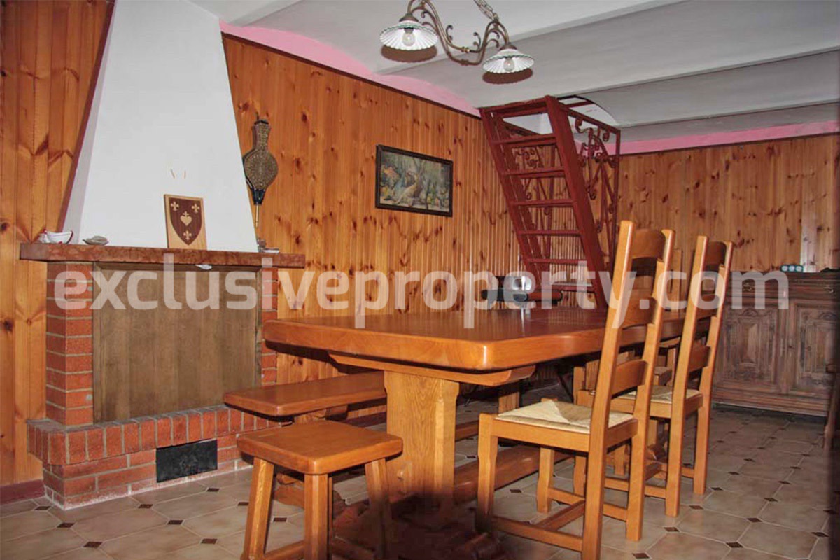 Spacious house with garden for sale in Roio del Sangro Chieti 5