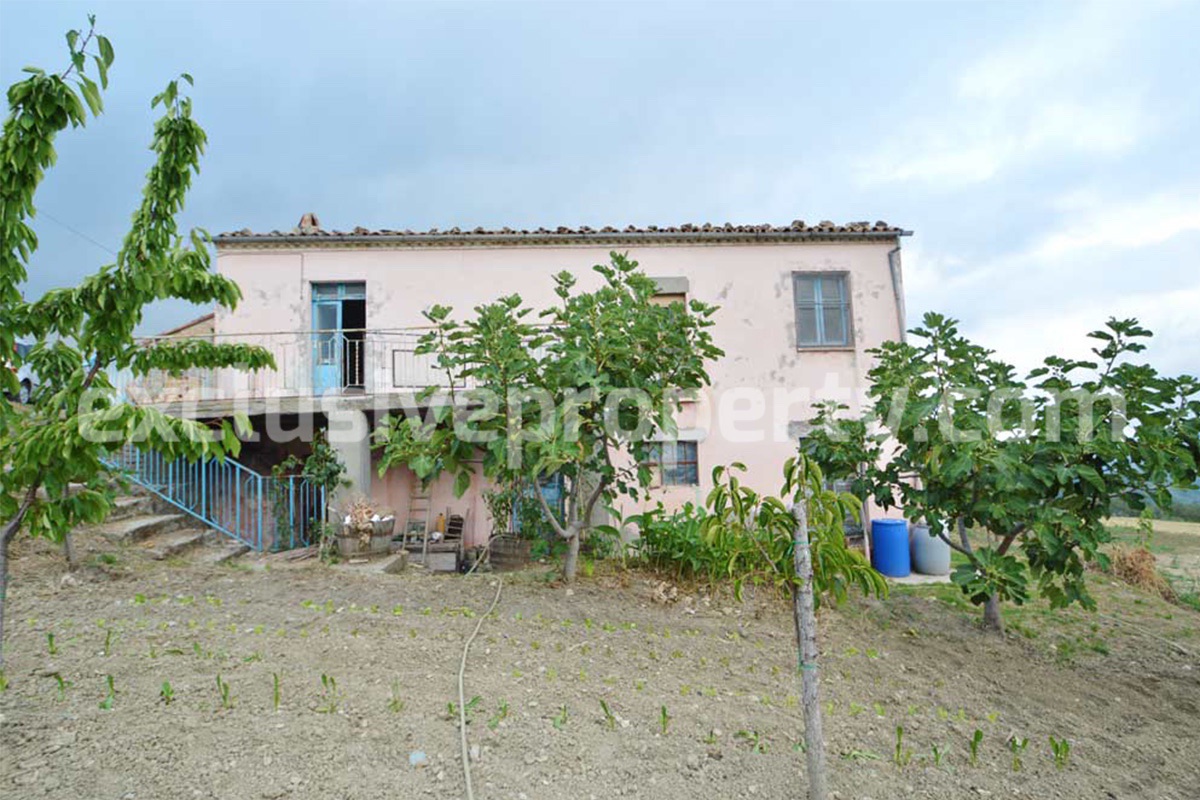 Cottage with garden low-cost sales in Abruzzo Roccaspinalveti