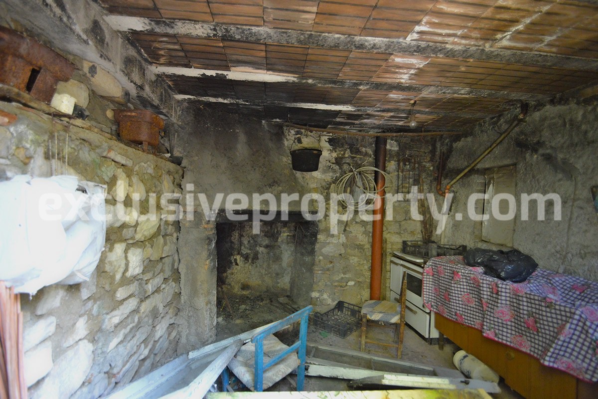 Semi-detached house with land and barn for sale in the Abruzzo Region 14