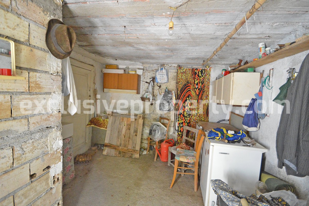 Semi-detached house with land and barn for sale in the Abruzzo Region 17