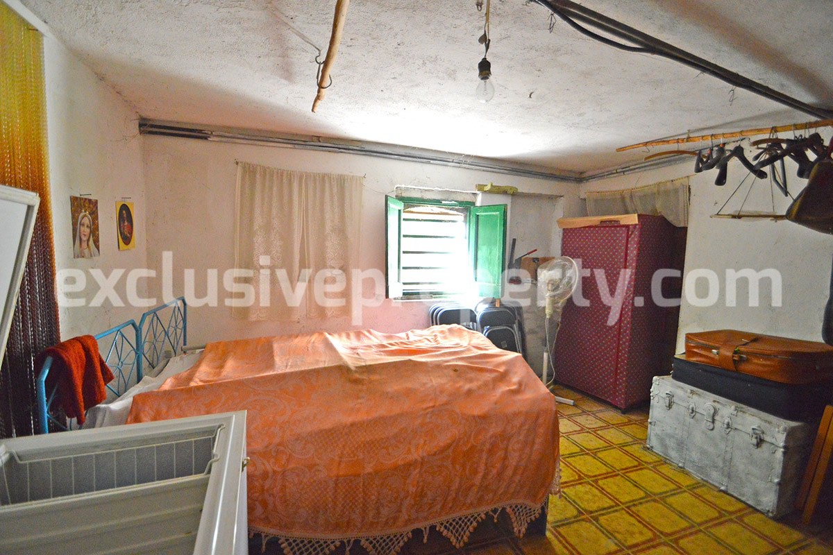 Semi-detached house with land and barn for sale in the Abruzzo Region 19