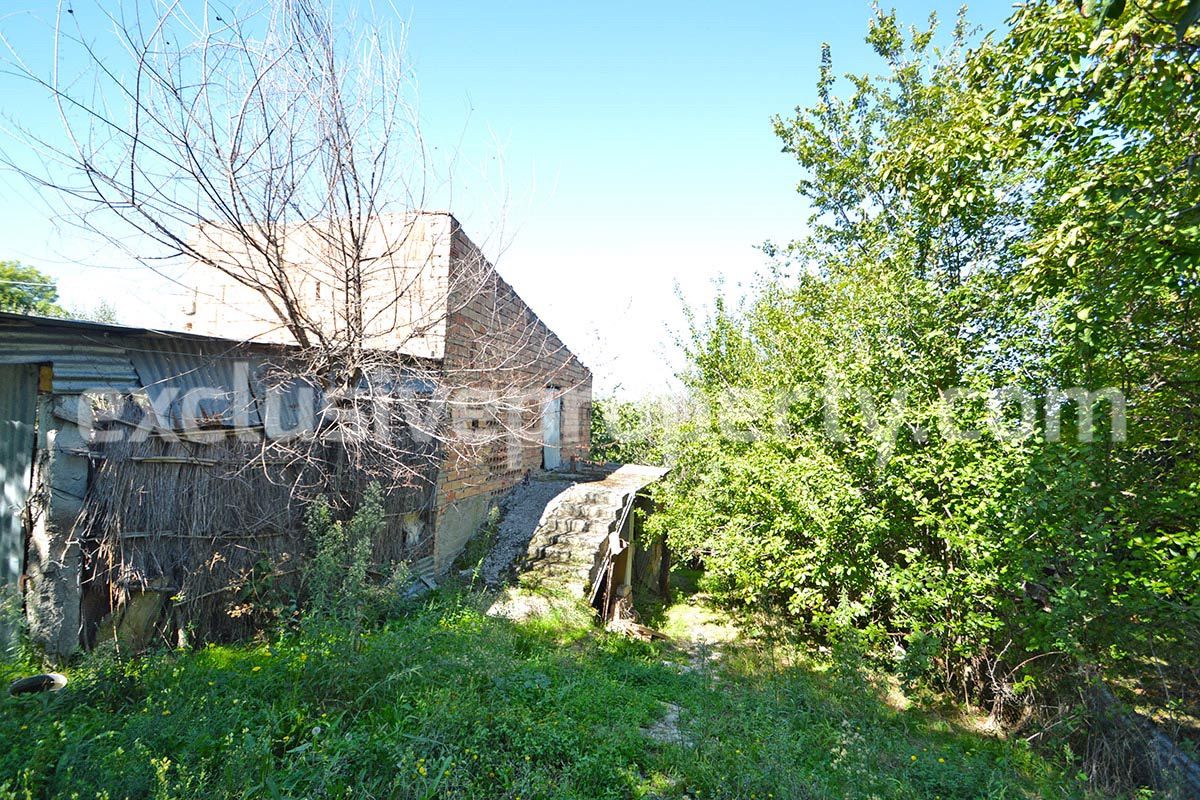 Semi-detached house with land and barn for sale in the Abruzzo Region 22