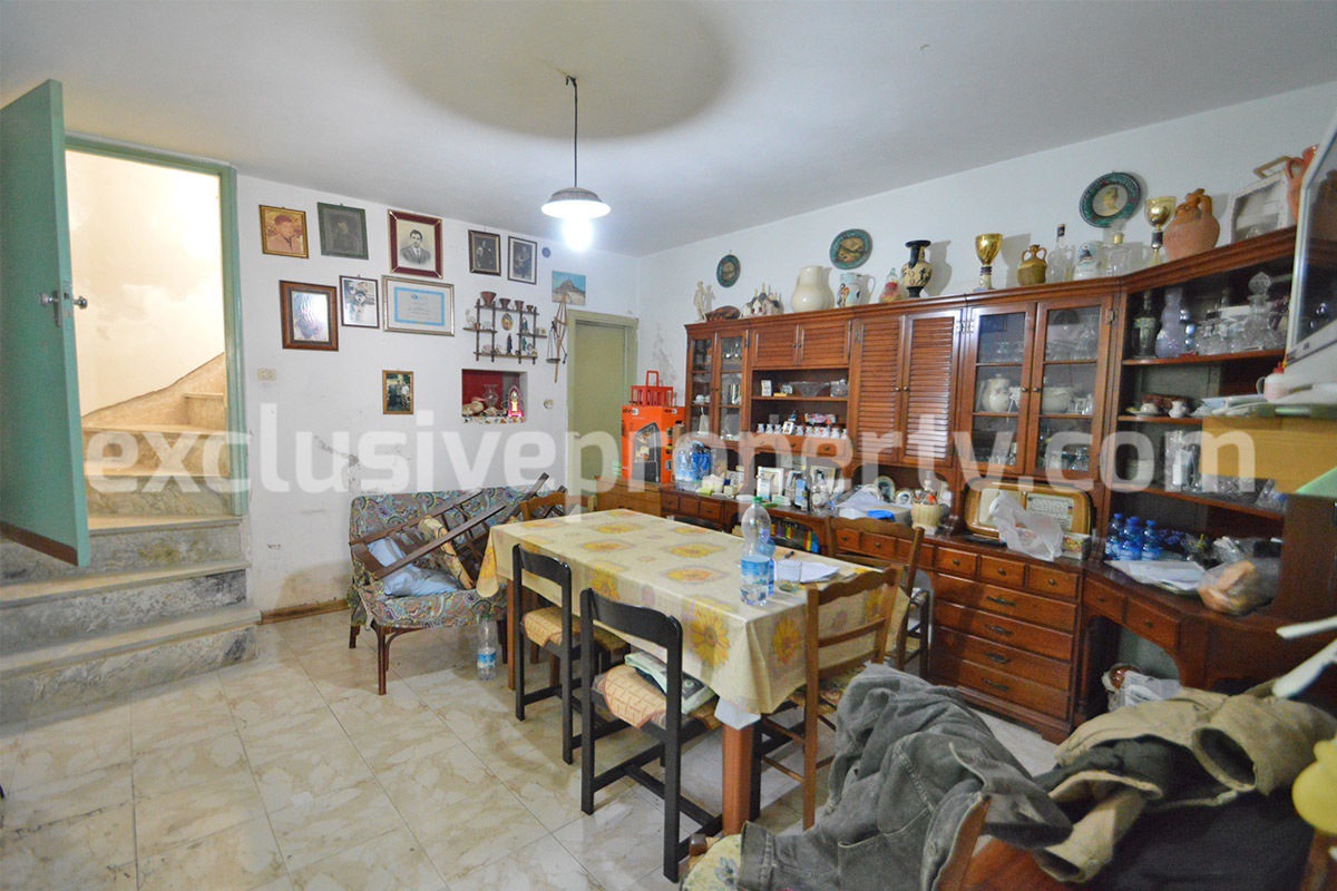 House with terrace and garden for sale in Central Italy Abruzzo Roccaspinalveti 4