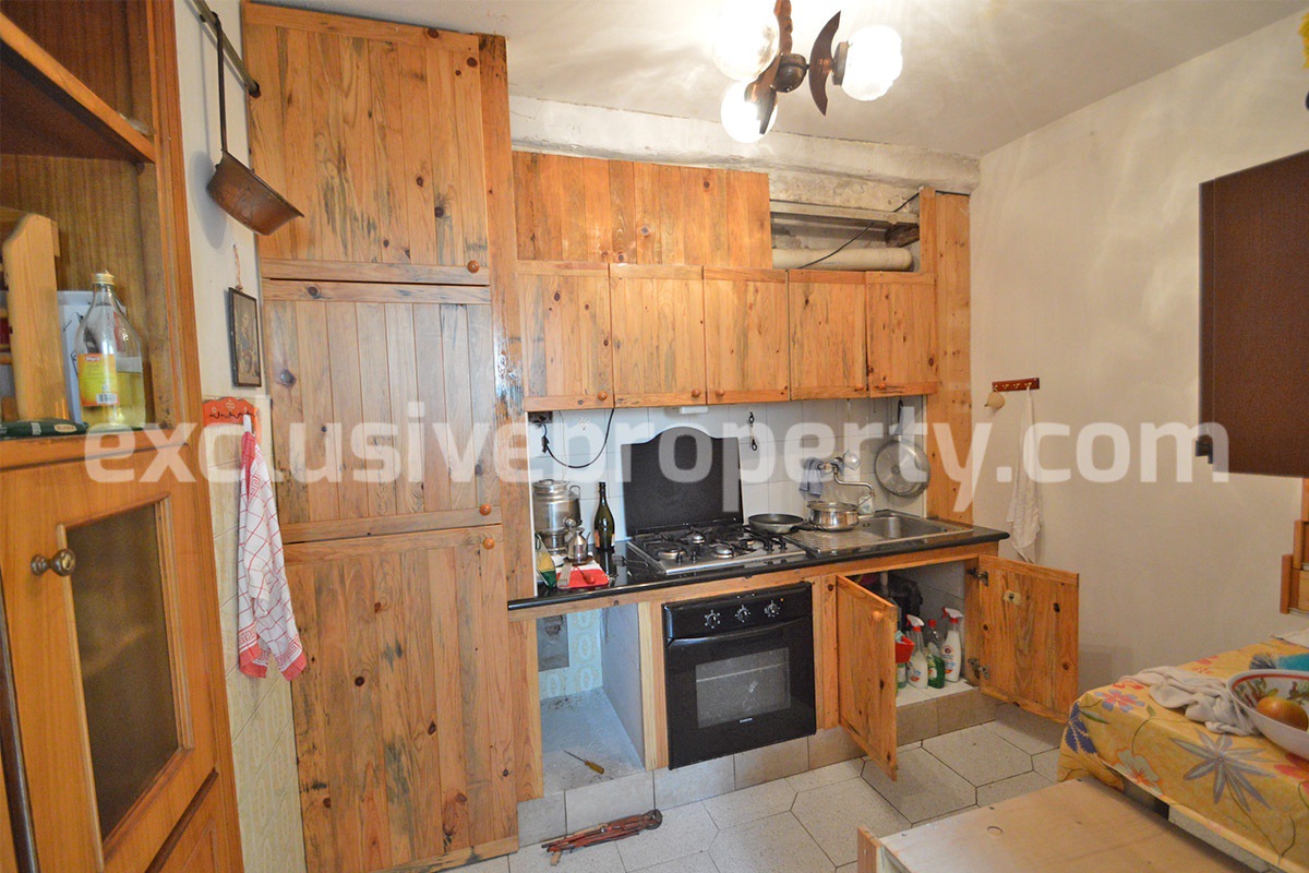 House with terrace and garden for sale in Central Italy Abruzzo Roccaspinalveti 5