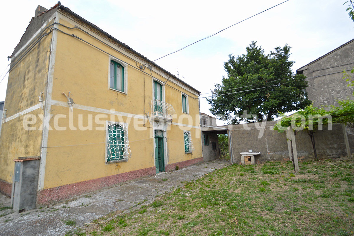 Detached house for sale with land in Roccaspinalveti Abruzzo 1