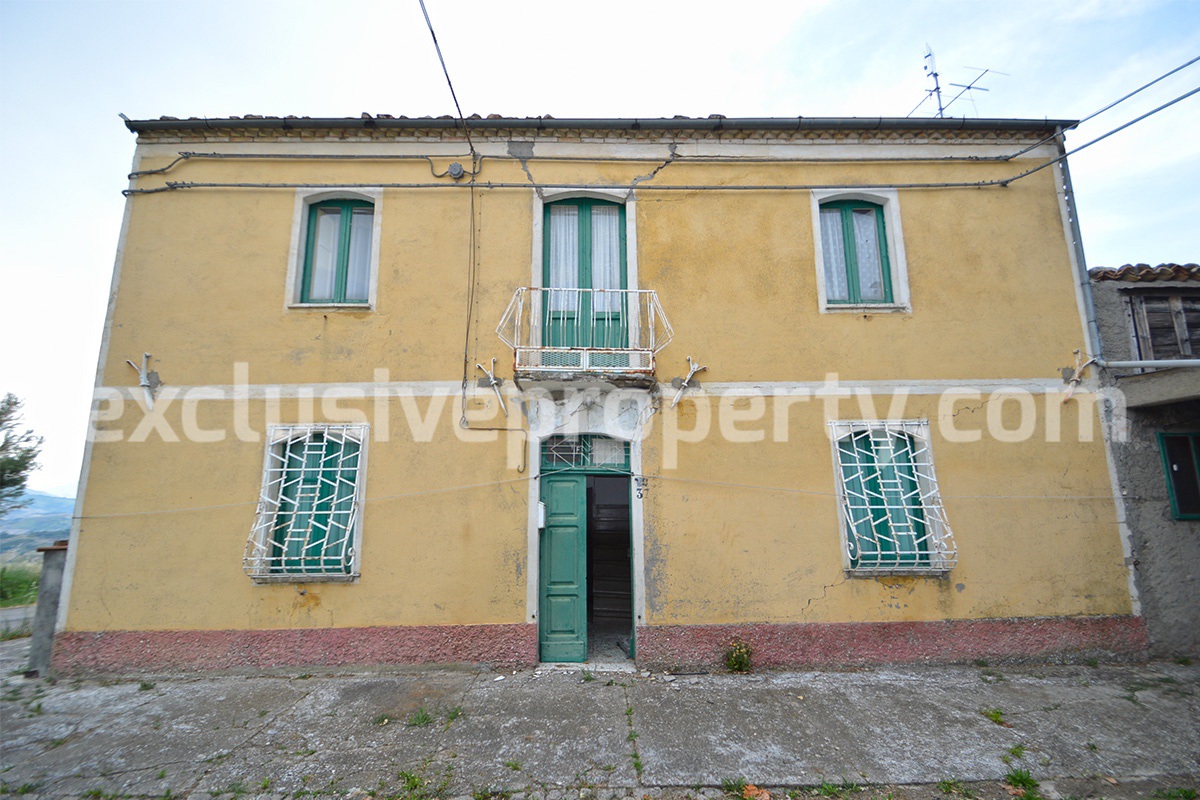 Detached house for sale with land in Roccaspinalveti Abruzzo 2