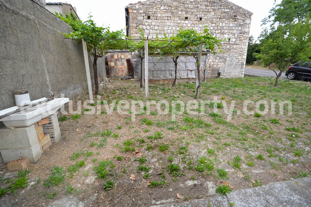 Detached house for sale with land in Roccaspinalveti Abruzzo 5