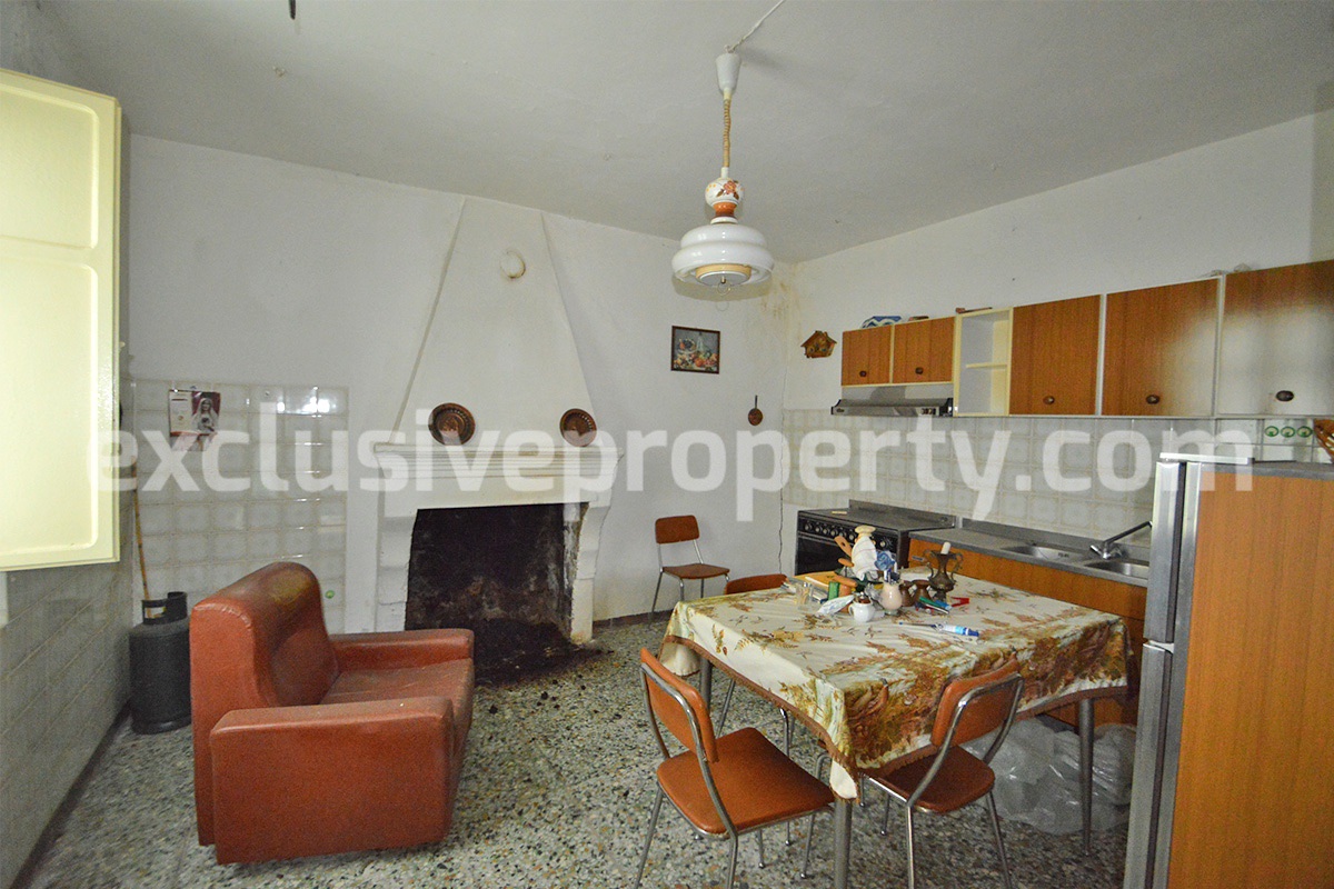 Detached house for sale with land in Roccaspinalveti Abruzzo 6