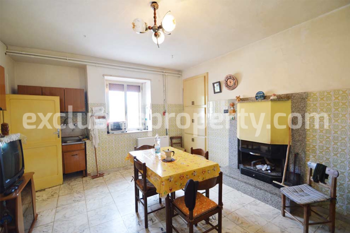 Spacious house with garage and garden for sale in Italy Abruzzo Roccaspinalveti 3