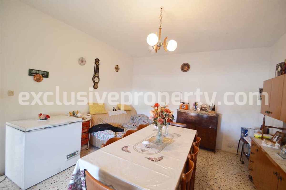 Spacious house with garage and garden for sale in Italy Abruzzo Roccaspinalveti 4