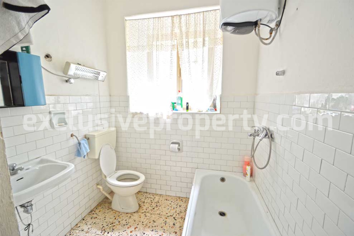 Spacious house with garage and garden for sale in Italy Abruzzo Roccaspinalveti 6