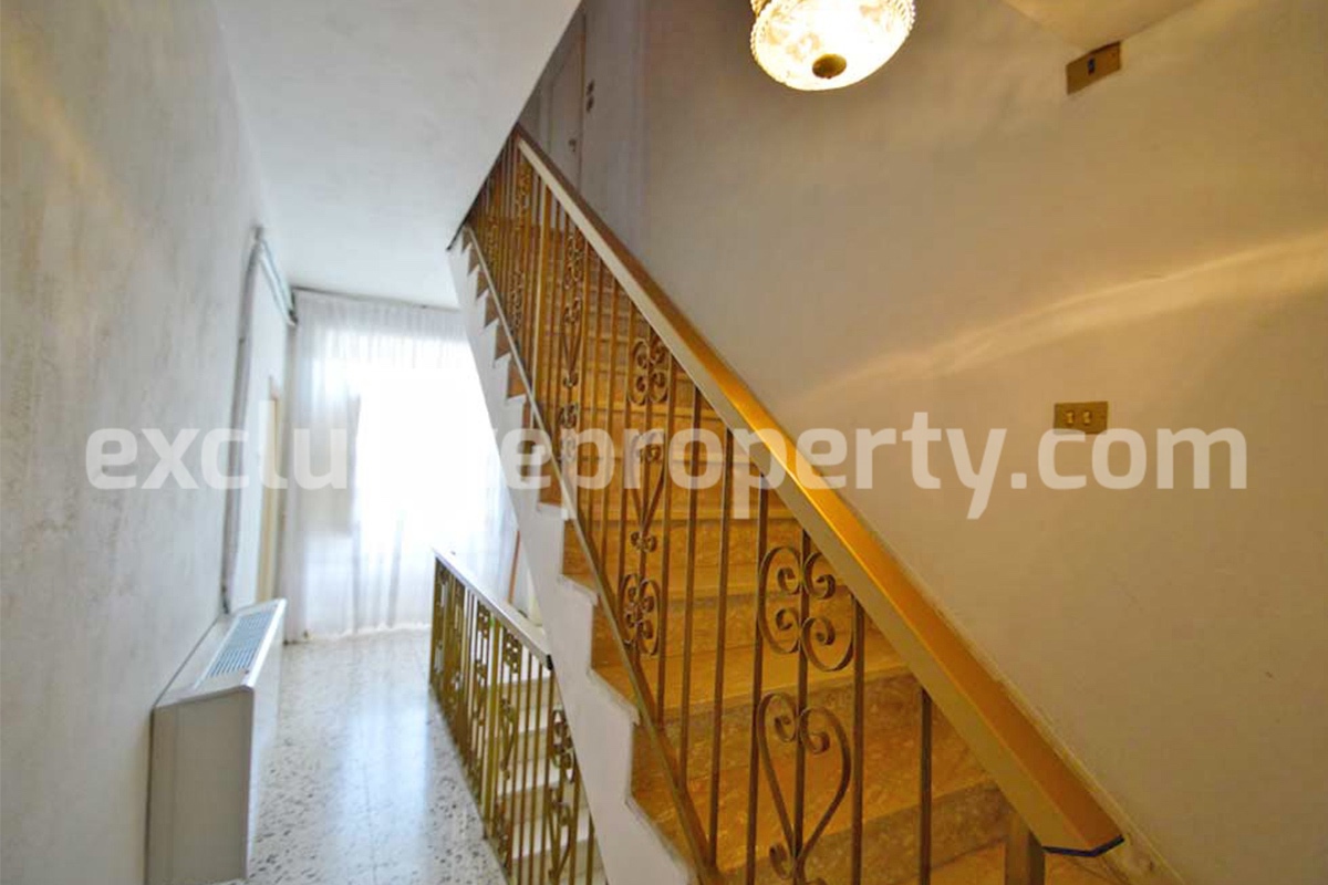 Spacious house with garage and garden for sale in Italy Abruzzo Roccaspinalveti 7