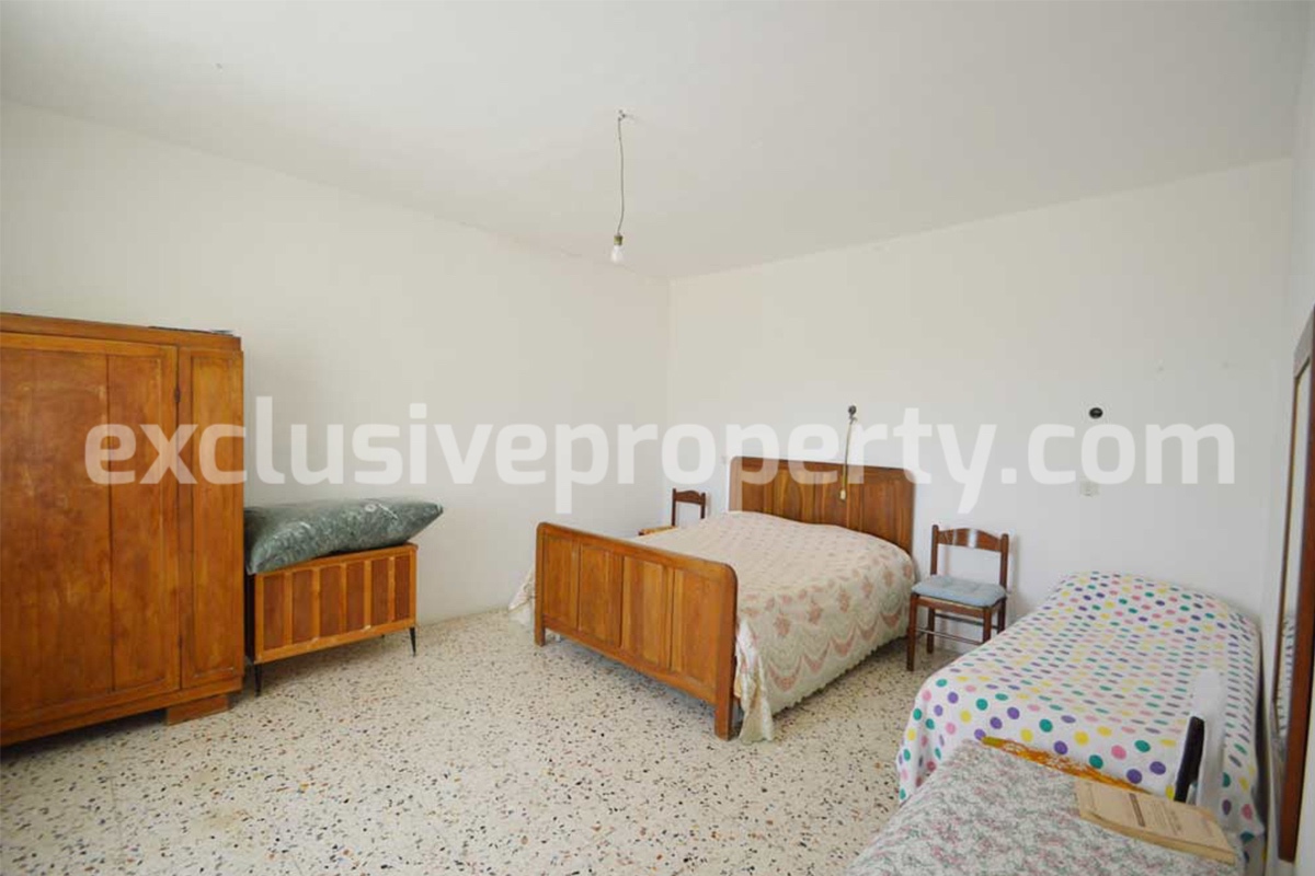 Spacious house with garage and garden for sale in Italy Abruzzo Roccaspinalveti 8
