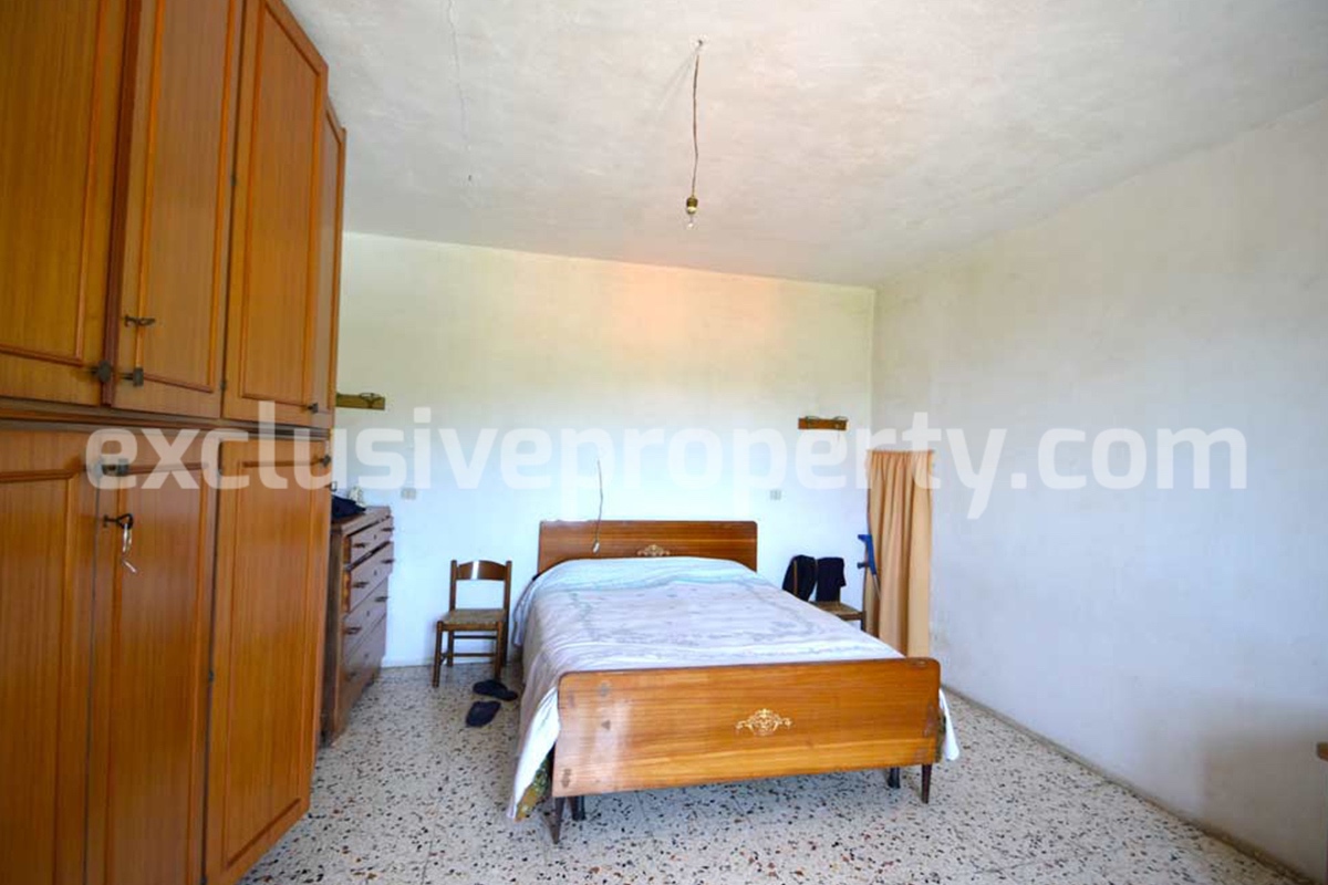 Spacious house with garage and garden for sale in Italy Abruzzo Roccaspinalveti 9