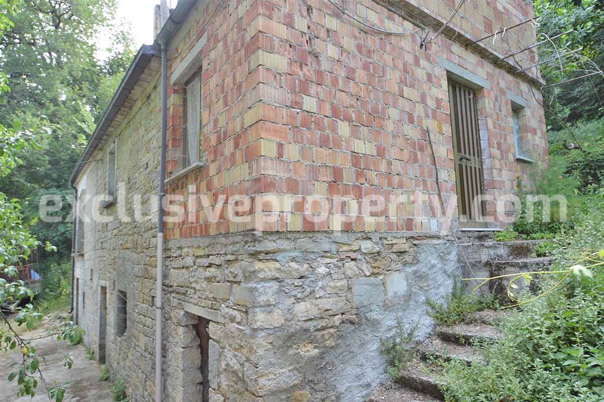Stone country house for sale in lovely Abruzzo